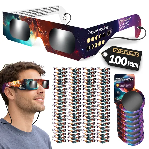 Pack de 100 gafas de eclipse Helioclipse desplegadas en filas sobre fondo blanco, con la etiqueta «ISO Certified 100 Pack»