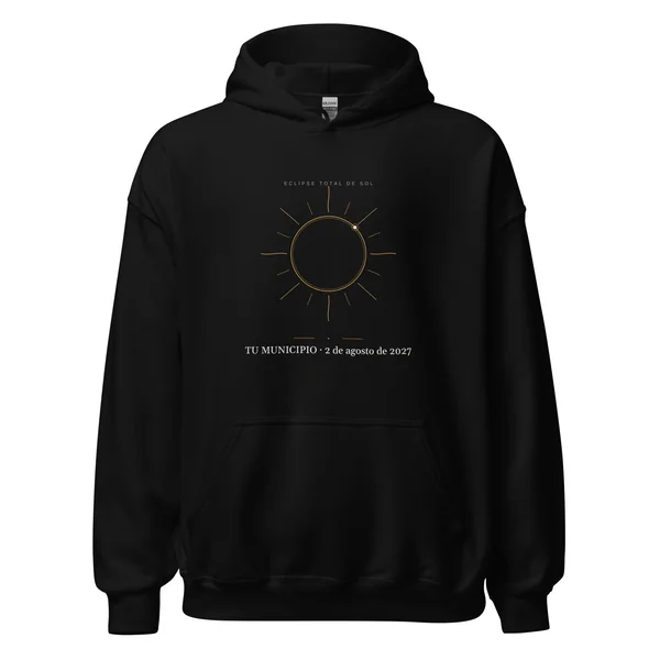 Dessuadora amb caputxa de l’eclipsi en color negre. Eclipsi total del 2 d’agost del 2027. Disseny «Corona», estampació de 30 × 40 cm al pit. Porta impresos el nom del municipi, l’hora del màxim i, si allà l’eclipsi és total, quant dura