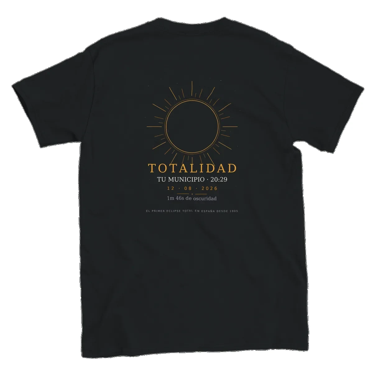 Camiseta del eclipse · por delante y por detrás en color negro. Eclipse total del 12 de agosto de 2026. Diseño «Totalidad», por detrás. Lleva impresos el nombre del municipio, su hora de la totalidad y cuánto dura