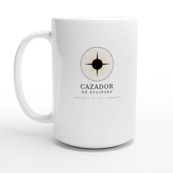 Taza grande del eclipse. Eclipse total del 12 de agosto de 2026. Diseño «Cazador de eclipses», impresión envolvente, da la vuelta a la pieza. Lleva impresos el nombre del municipio, su hora de la totalidad y cuánto dura