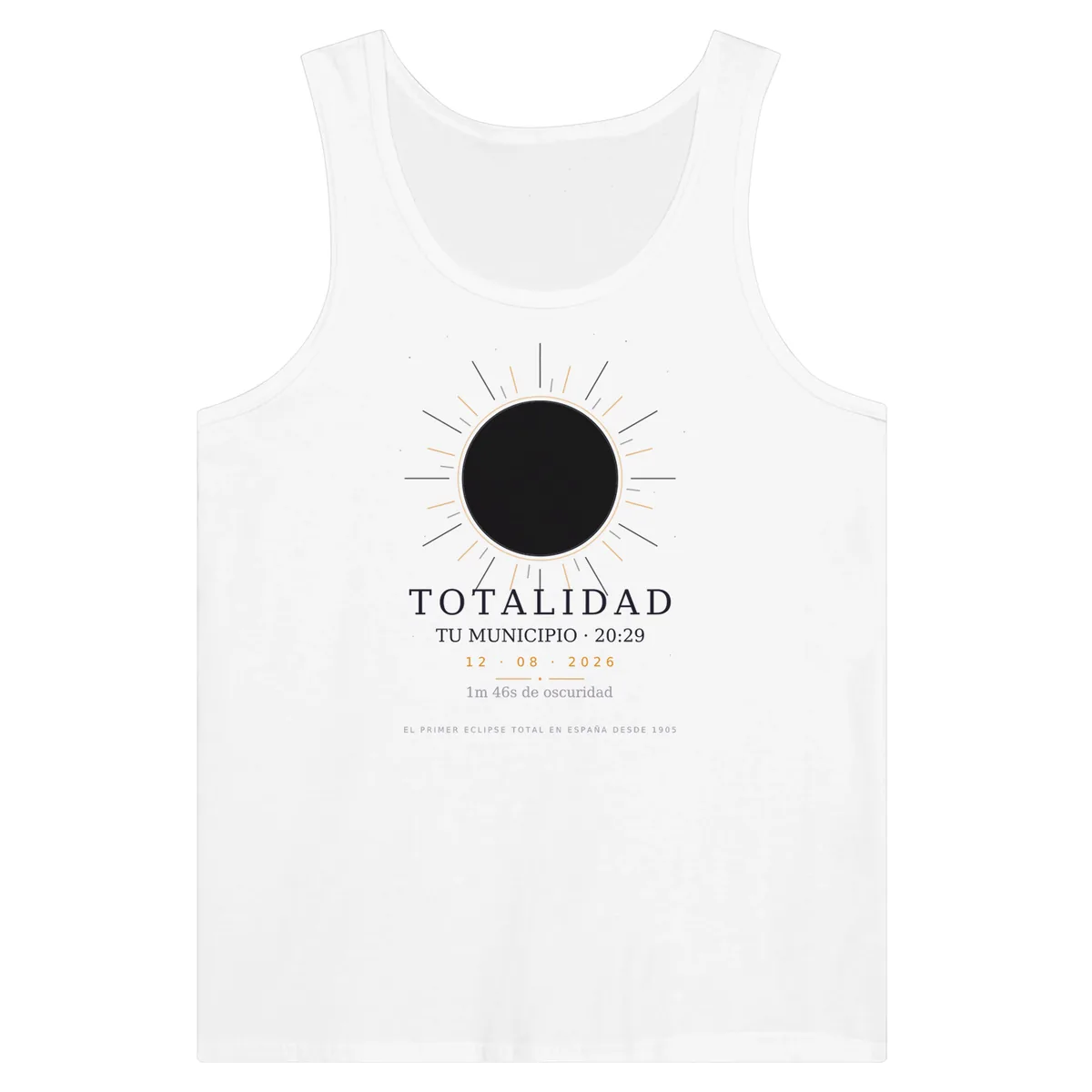 Top de tirantes del eclipse en color blanco. Eclipse total del 12 de agosto de 2026. Diseño «Totalidad», estampación de 30 × 40 cm en el pecho. Lleva impresos el nombre del municipio, su hora de la totalidad y cuánto dura
